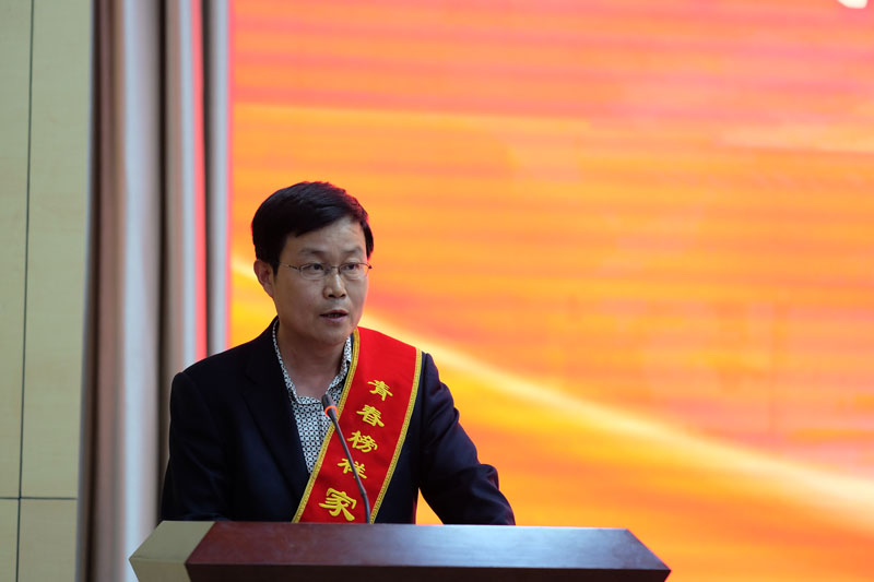 家长代表发言.jpg