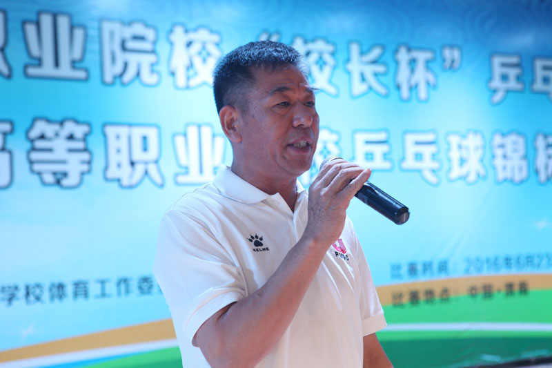 贾书申主持闭幕式.JPG 贾书申主持闭幕式.JPG