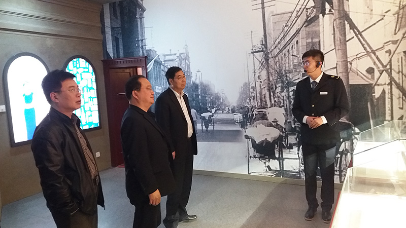 3 参观济南铁路局胶济铁路博物馆.jpg 3 参观济南铁路局胶济铁路博物馆.jpg