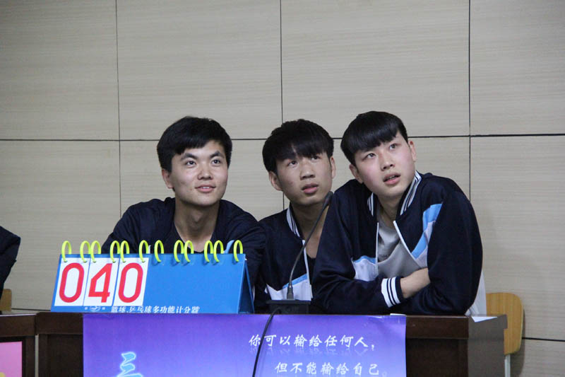参赛选手专注比赛.jpg