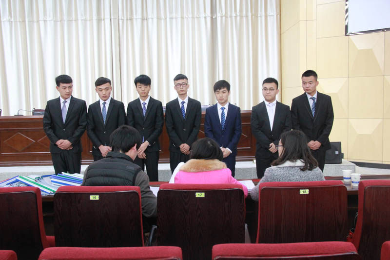 中铁一局城轨公司招聘现场.JPG 中铁一局城轨公司招聘现场.JPG