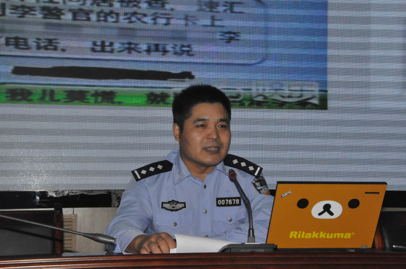 利军讲座中.jpg 利军讲座中.jpg