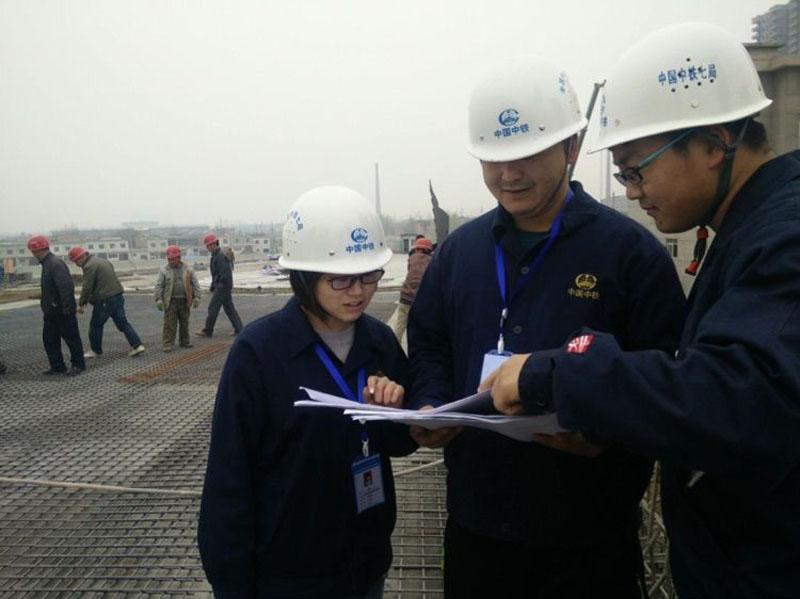 雷洁工作中1 (2).jpg