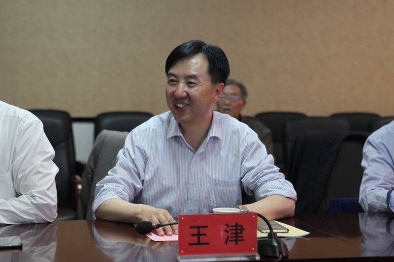 4 王津主持会议.JPG