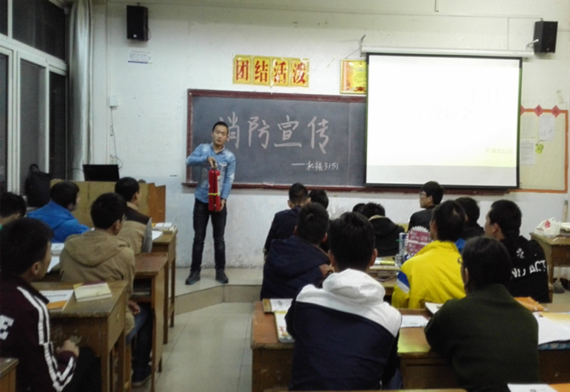 机电系召开“消防安全宣传”主题班会.jpg 机电系召开“消防安全宣传”主题班会.jpg