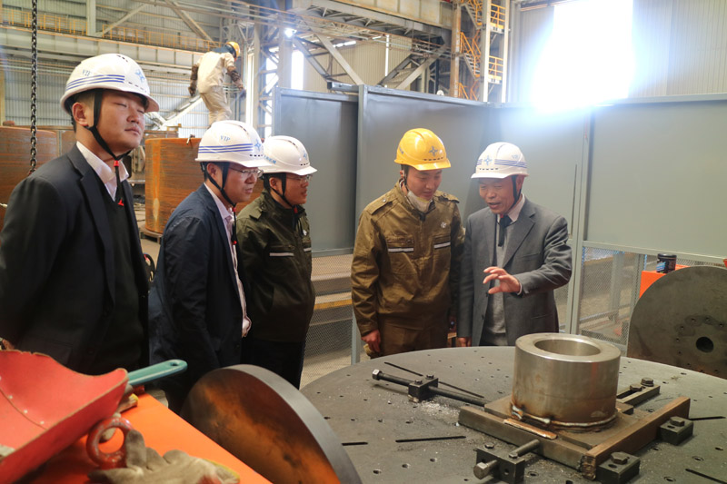 现场看望施工实习学生11.jpg 现场看望施工实习学生11.jpg