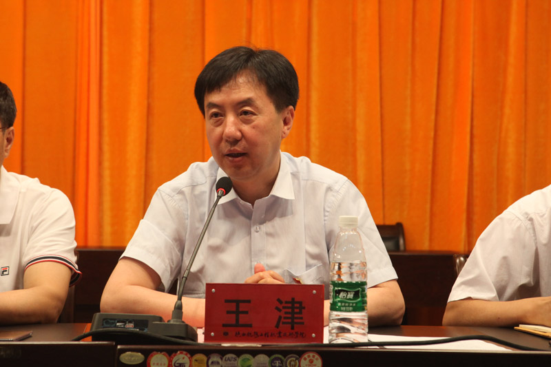 王津.jpg 王津.jpg