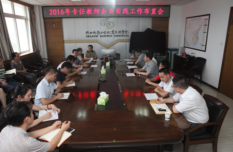 专任教师.jpg 专任教师.jpg