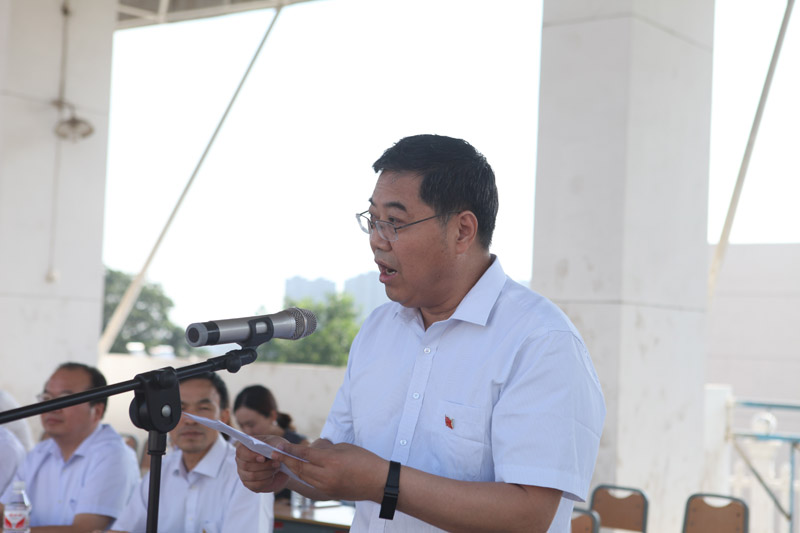 王晖.jpg 王晖.jpg