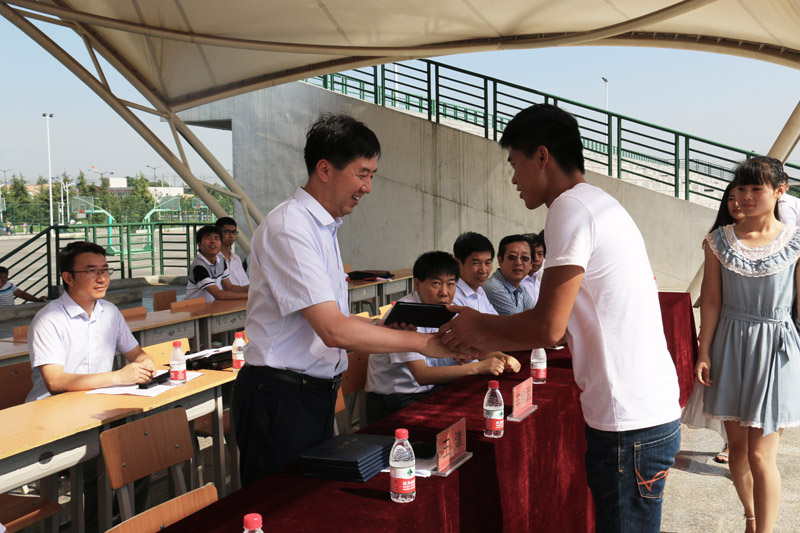 王津.jpg 王津.jpg