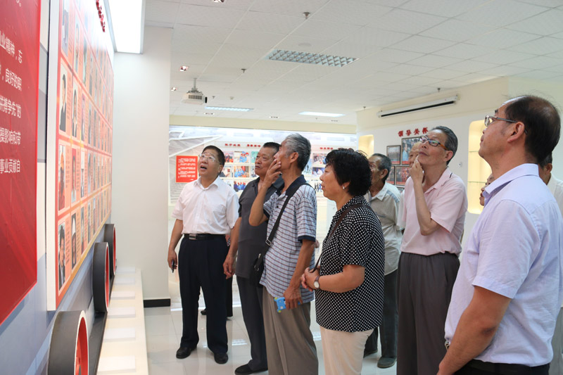 杨云峰.jpg 杨云峰.jpg