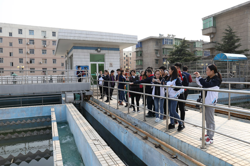 参观.jpg 参观.jpg