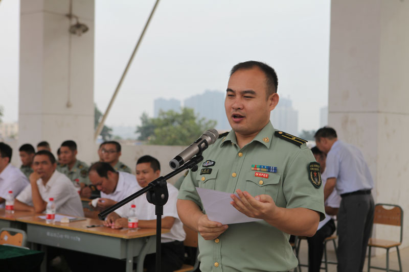 军官.jpg 军官.jpg